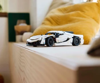 Детски комплект за игра LEGO® Technic 42184 – Бяла хиперкола Koenigsegg Jesko Absolut