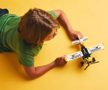 Детски комплект за игра LEGO® Technic 42198 – Самолет с витло