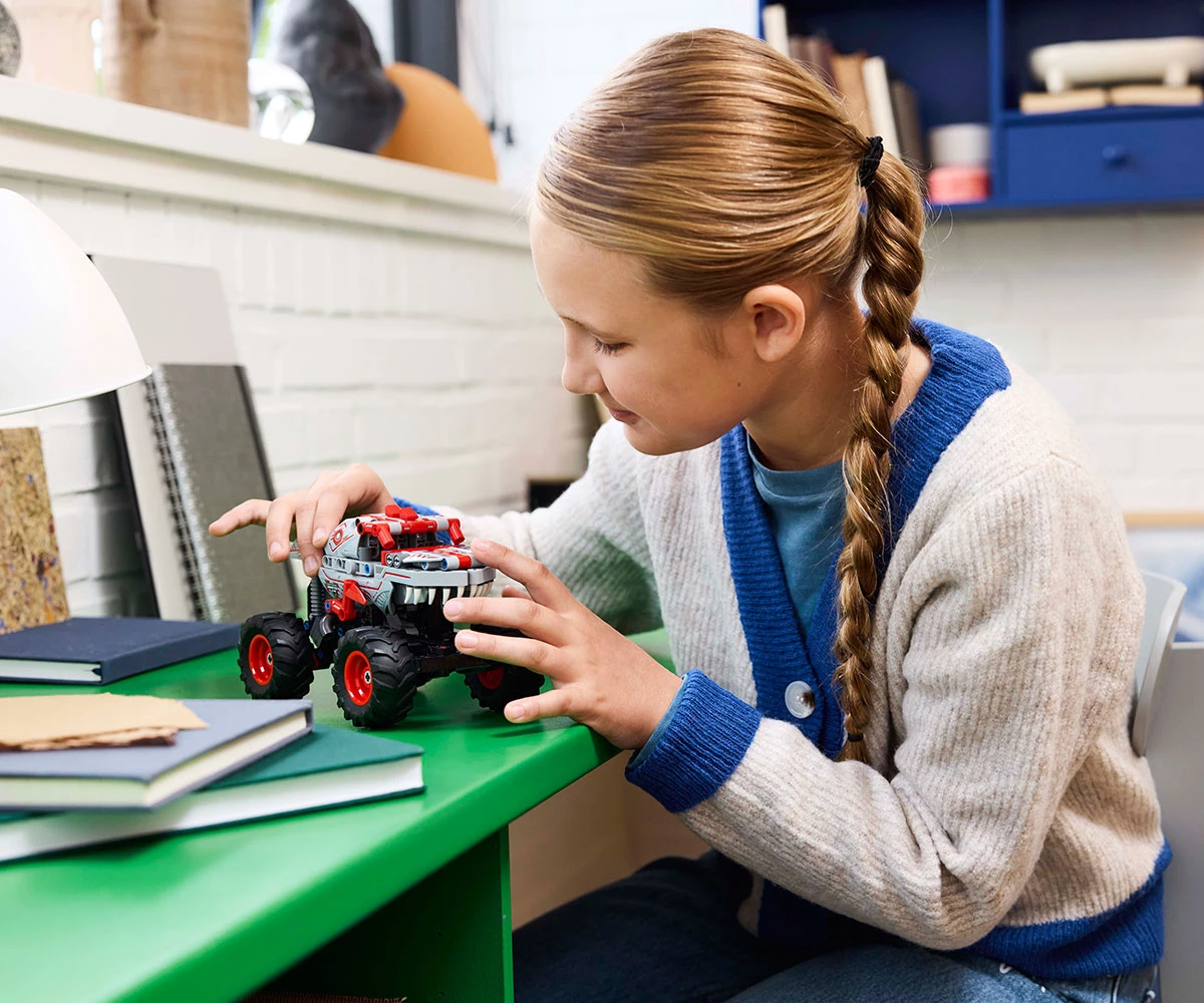 Детски комплект за игра LEGO® Technic 42200 - Monster Jam™ Thunderroarus™ с издърпване thumb 7 Конструктор ЛЕГО Technic 42200 thumb 7