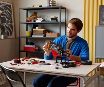 Детски комплект за игра LEGO® Technic 42202 – Мотоциклет Ducati Panigale V4 S