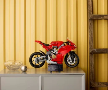 Детски комплект за игра LEGO® Technic 42202 – Мотоциклет Ducati Panigale V4 S