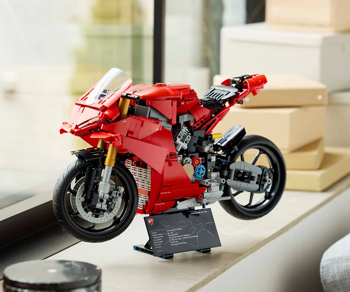 Детски комплект за игра LEGO® Technic 42202 - Мотоциклет Ducati Panigale V4 S thumb 14 Конструктор ЛЕГО Technic 42202 thumb 14