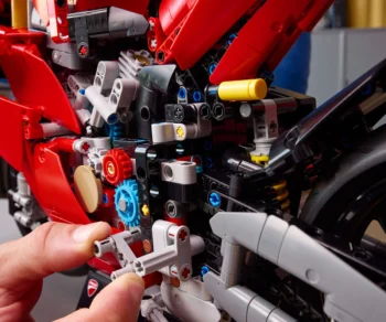 Детски комплект за игра LEGO® Technic 42202 – Мотоциклет Ducati Panigale V4 S