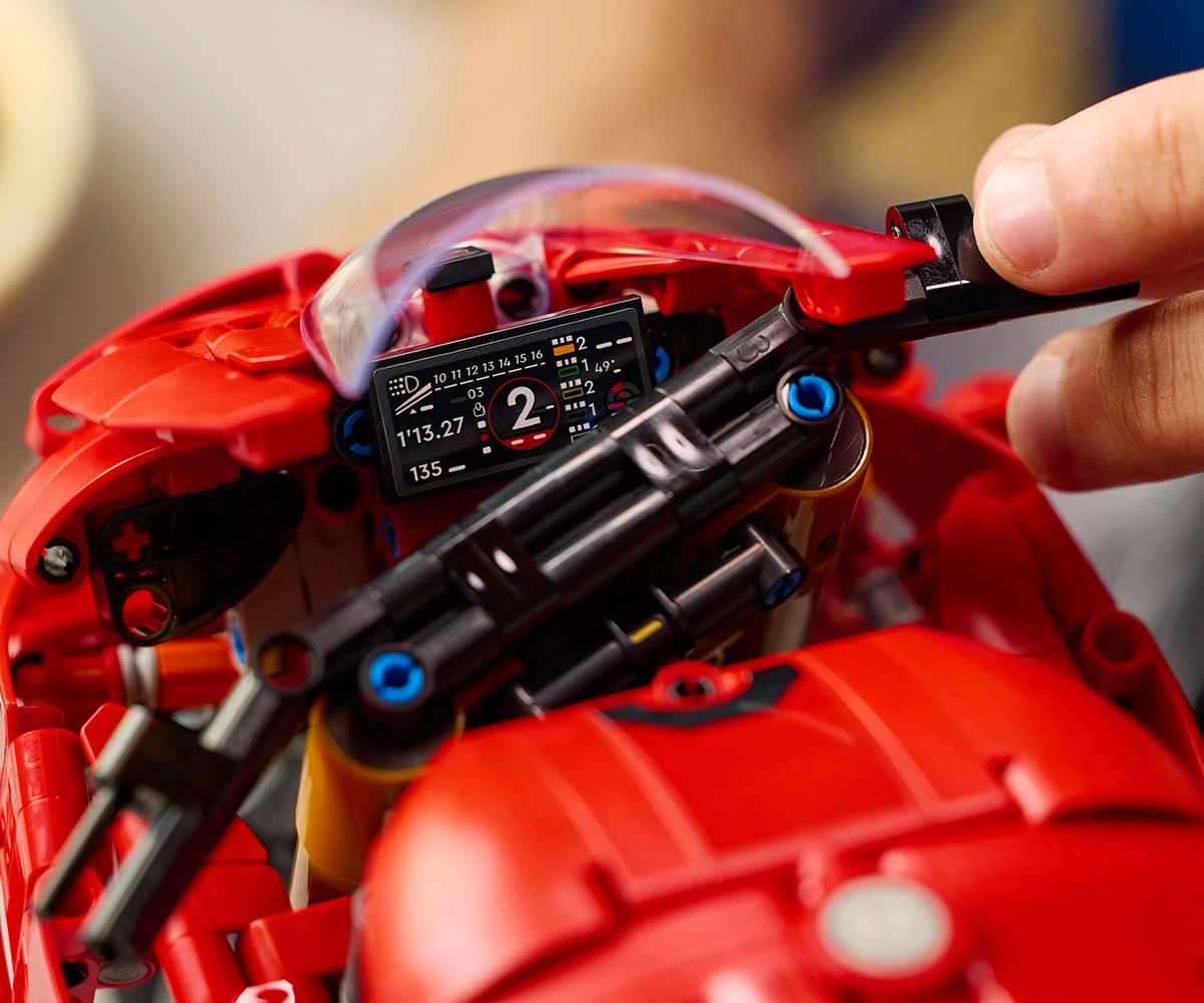 Детски комплект за игра LEGO® Technic 42202 - Мотоциклет Ducati Panigale V4 S thumb 7 Конструктор ЛЕГО Technic 42202 thumb 7