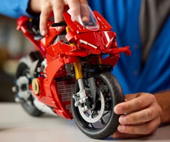 Детски комплект за игра LEGO® Technic 42202 – Мотоциклет Ducati Panigale V4 S
