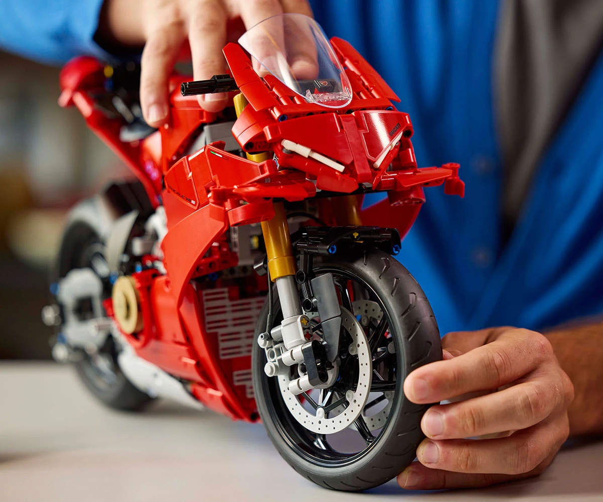 Детски комплект за игра LEGO® Technic 42202 - Мотоциклет Ducati Panigale V4 S thumb 8 Конструктор ЛЕГО Technic 42202 thumb 8