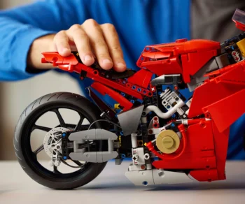 Детски комплект за игра LEGO® Technic 42202 – Мотоциклет Ducati Panigale V4 S