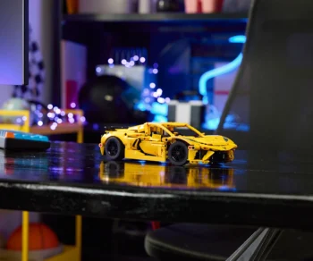 Детски комплект за игра LEGO® Technic 42205 – Chevrolet Corvette Stingray