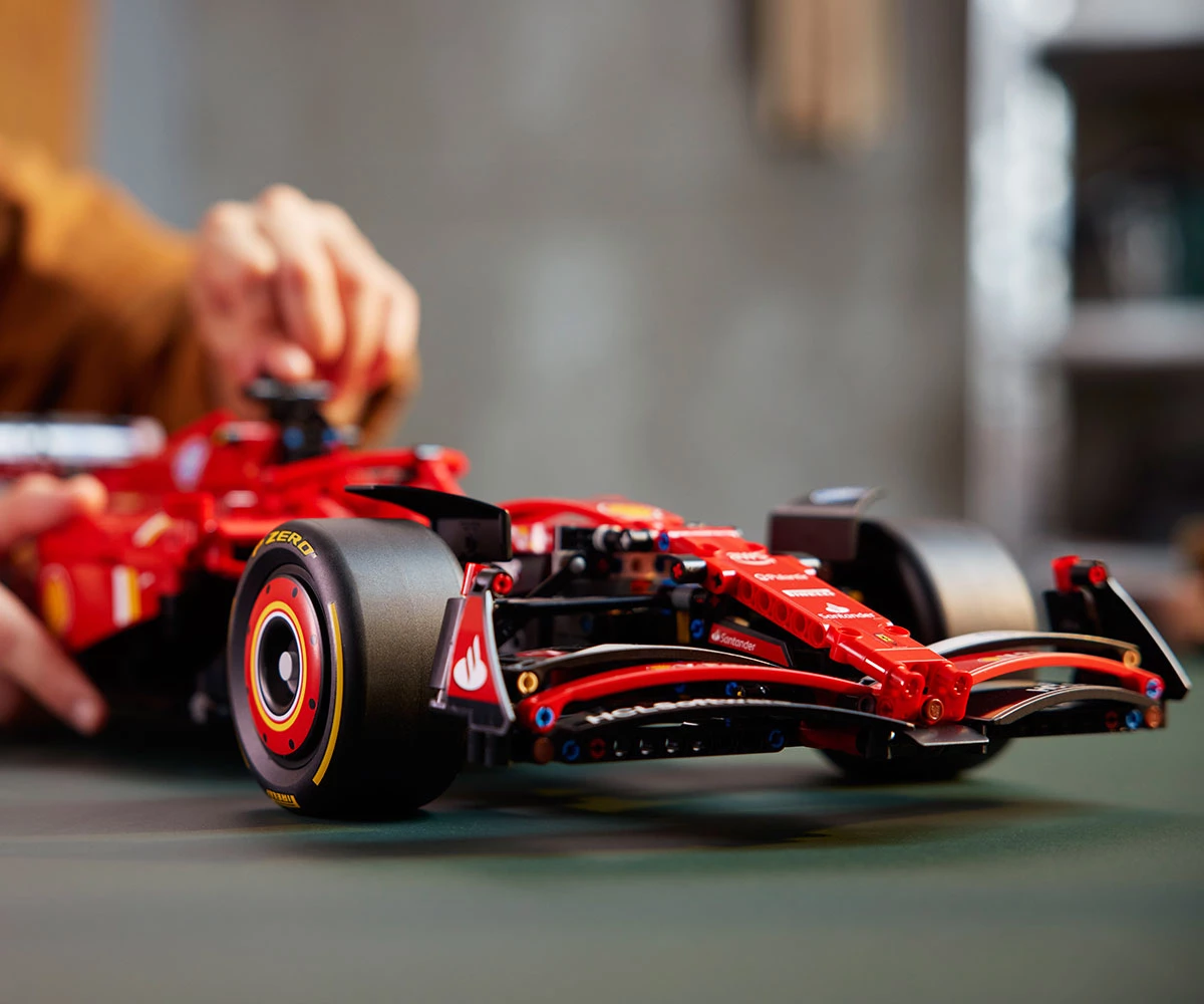 Детски комплект за игра LEGO® Technic 42207 - F1 Кола Ferrari SF-24 thumb 15 Конструктор ЛЕГО Technic 42207 thumb 15