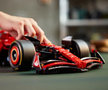 Детски комплект за игра LEGO® Technic 42207 – F1 Кола Ferrari SF-24
