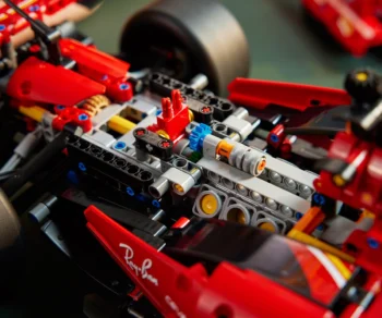 Детски комплект за игра LEGO® Technic 42207 – F1 Кола Ferrari SF-24