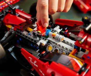 Детски комплект за игра LEGO® Technic 42207 – F1 Кола Ferrari SF-24