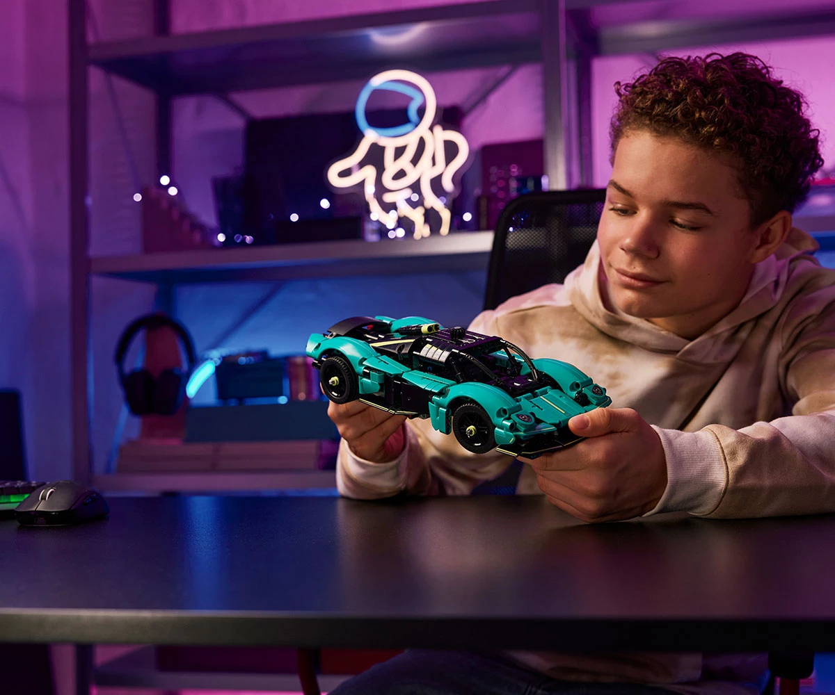 Детски комплект за игра LEGO® Technic 42208 - Aston Martin Valkyrie thumb 6 LEGO® Technic 42208 - Aston Martin Valkyrie thumb 6