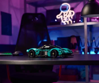Детски комплект за игра LEGO® Technic 42208 – Aston Martin Valkyrie