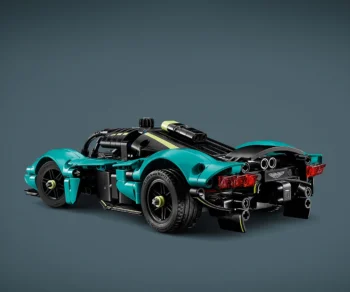 Детски комплект за игра LEGO® Technic 42208 – Aston Martin Valkyrie