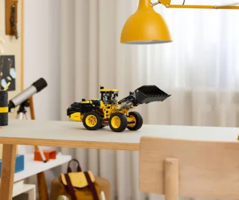 Детски комплект за игра LEGO® Technic 42209 – Колесен товарач Volvo L120 Electric