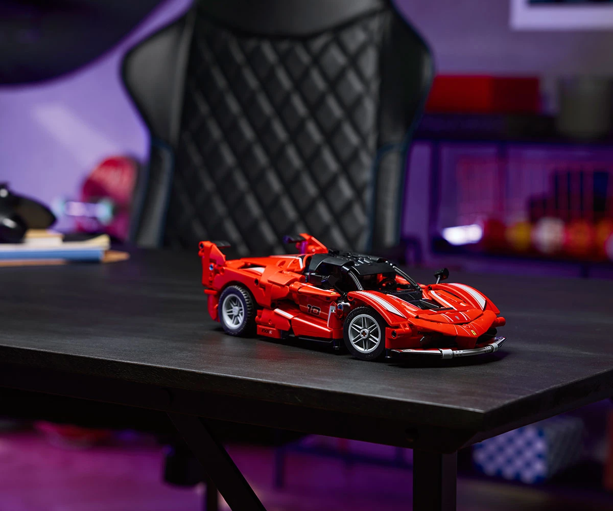 Детски комплект за игра LEGO® Technic 42212 - Ferrari FXX K thumb 12 LEGO® Technic 42212 - Ferrari FXX K thumb 12