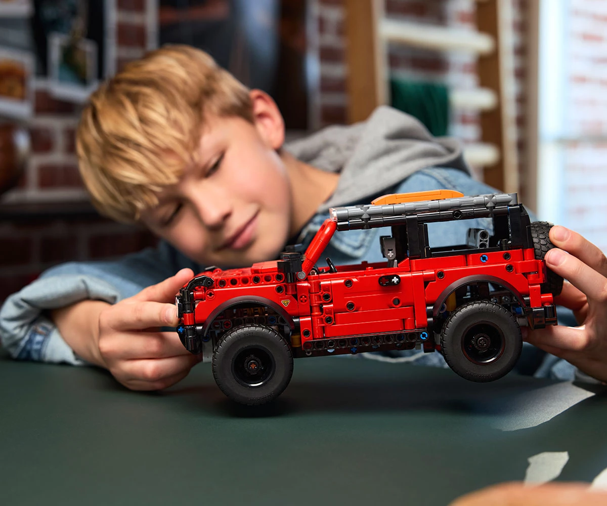 Детски комплект за игра LEGO® Technic 42213 - Джип Ford Bronco® thumb 10 LEGO® Technic 42213 - Ford Bronco® SUV thumb 10