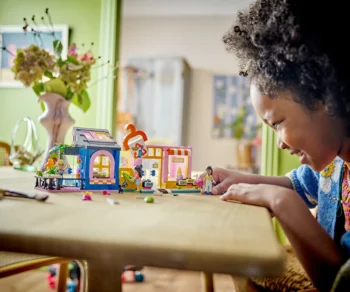 Детски комплект за игра LEGO® Friends 42614 – Магазин за ретро мода