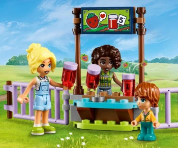 Детски комплект за игра LEGO® Friends 42617 – Ферма-убежище за животни