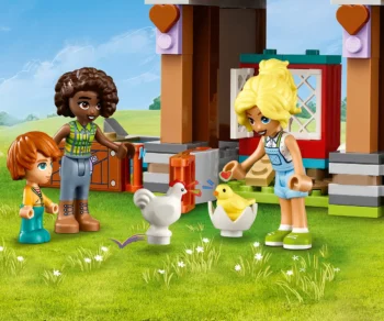 Детски комплект за игра LEGO® Friends 42617 – Ферма-убежище за животни