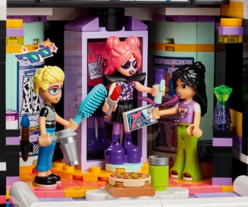 Детски комплект за игра LEGO® Friends 42619 – Бус за турне на поп звезди
