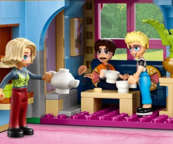 Детски комплект за игра LEGO® Friends 42620 – Семейните къщи на Оли и Пейсли
