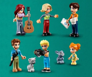 Детски комплект за игра LEGO® Friends 42620 – Семейните къщи на Оли и Пейсли