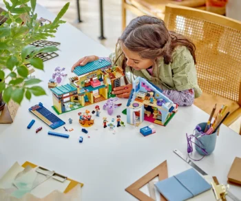 Детски комплект за игра LEGO® Friends 42620 – Семейните къщи на Оли и Пейсли