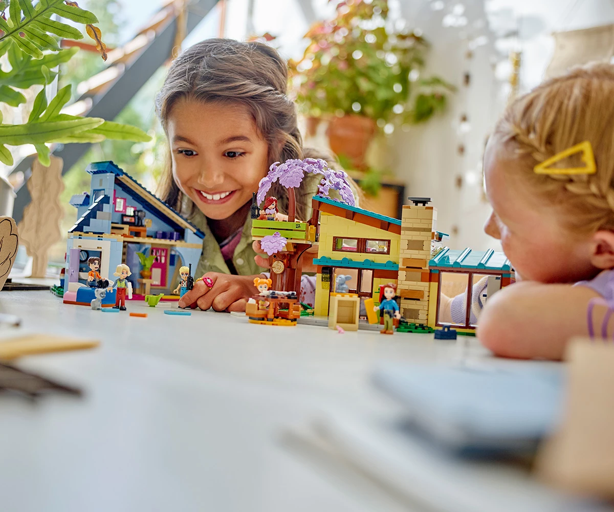 Детски комплект за игра LEGO® Friends 42620 - Семейните къщи на Оли и Пейсли thumb 18 Конструктор ЛЕГО Friends 42620 thumb 18