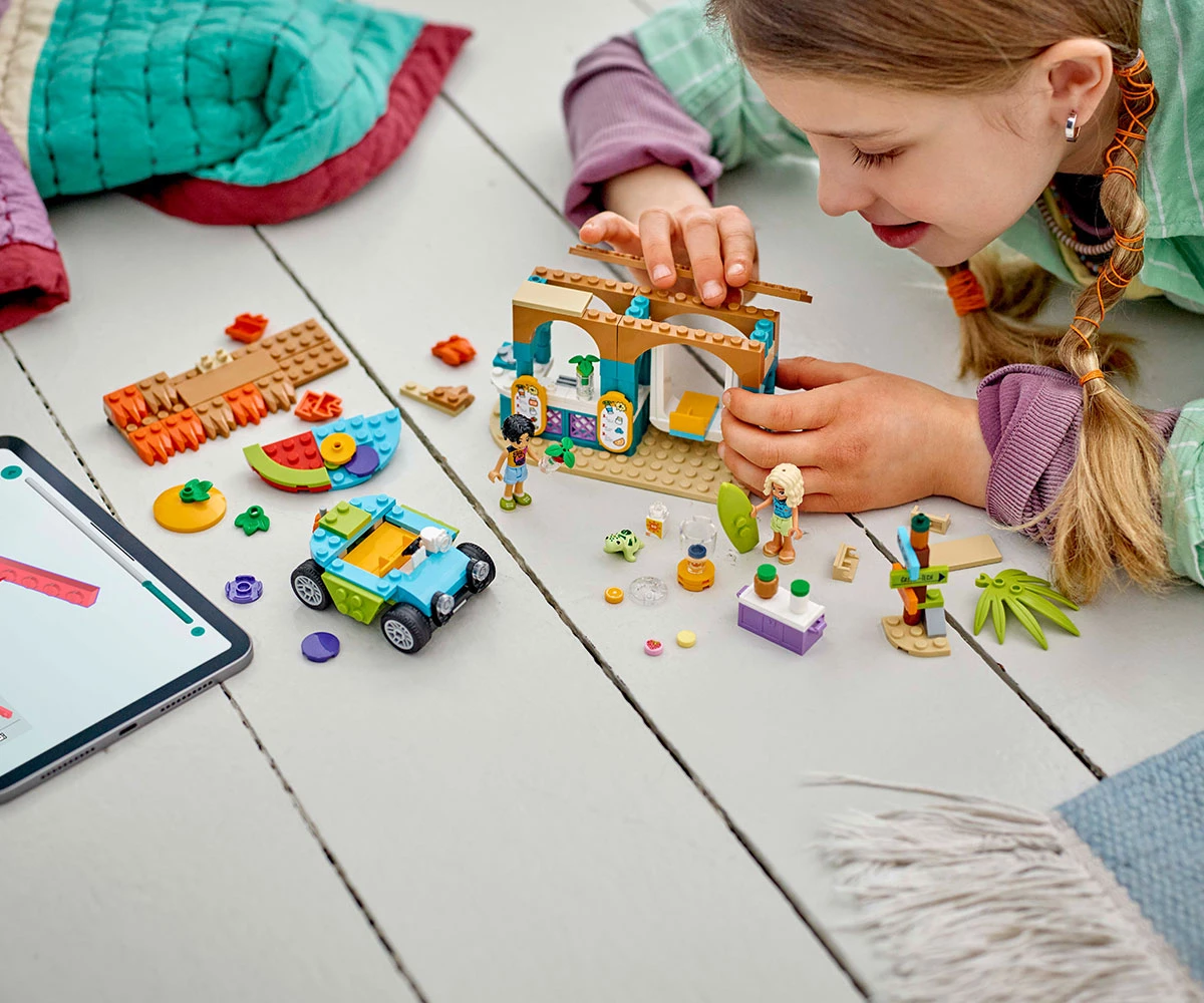Детски комплект за игра LEGO® Friends 42625 - Щанд за шейкове на плажа thumb 10 Конструктор ЛЕГО Friends 42625 thumb 10