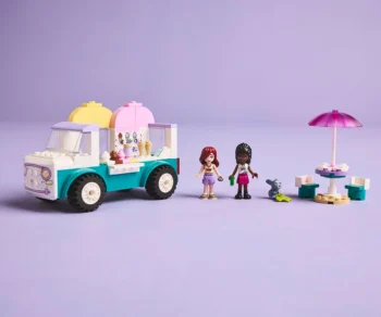 Детски комплект за игра LEGO® Friends 42644 – Камион за сладолед в Хартлейк Сити