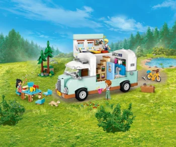 Детски комплект за игра LEGO® Friends 42663 – Приключение с кемпер на приятелството