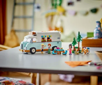 Детски комплект за игра LEGO® Friends 42663 – Приключение с кемпер на приятелството