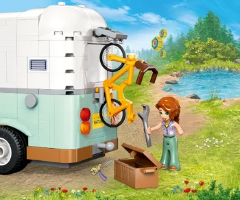 Детски комплект за игра LEGO® Friends 42663 – Приключение с кемпер на приятелството
