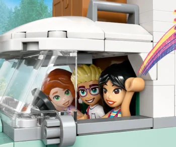 Детски комплект за игра LEGO® Friends 42663 – Приключение с кемпер на приятелството