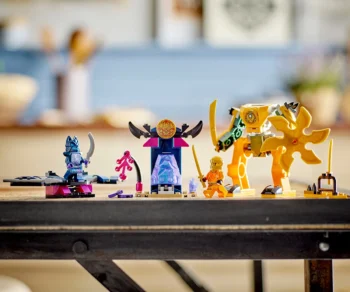 Детски комплект за игра LEGO® NINJAGO® 71804 – Битка с робота на Арин