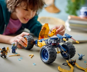 Детски комплект за игра конструктор LEGO® NINJAGO® 71811 – Нинджа офроуд бъгито на Арин