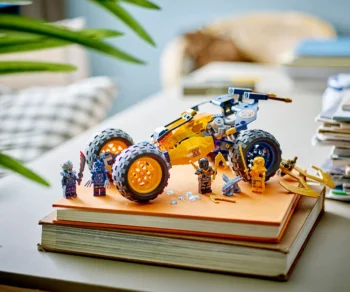 Детски комплект за игра конструктор LEGO® NINJAGO® 71811 – Нинджа офроуд бъгито на Арин