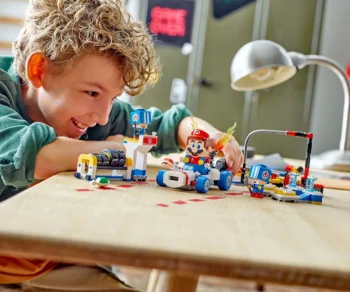 Детски комплект за игра LEGO® Super Mario™ 72035 – Mario Kart™ – Гаражът на Toad
