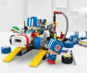 Детски комплект за игра LEGO® Super Mario™ 72035 – Mario Kart™ – Гаражът на Toad
