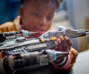 Детски комплект за игра LEGO® Star Wars 75325 – The Mandalorian’s N-1 Starfighter™