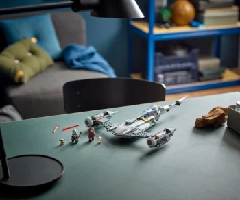 Детски комплект за игра LEGO® Star Wars 75325 – The Mandalorian’s N-1 Starfighter™