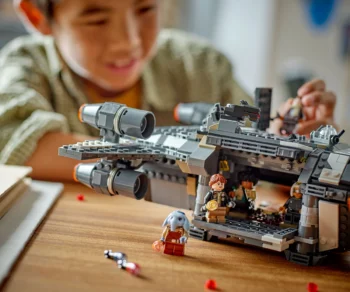 Детски комплект за игра LEGO® Star Wars™ 75374 – The Onyx Cinder
