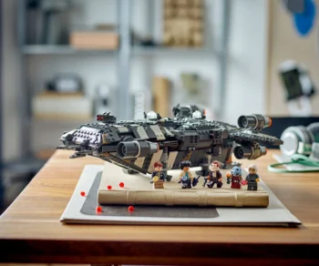 Детски комплект за игра LEGO® Star Wars™ 75374 – The Onyx Cinder