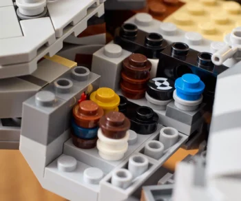 Детски комплект за игра конструктор LEGO® Star Wars™ 75375 – Хилядолетният сокол
