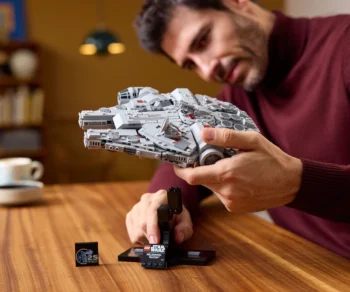 Детски комплект за игра конструктор LEGO® Star Wars™ 75375 – Хилядолетният сокол