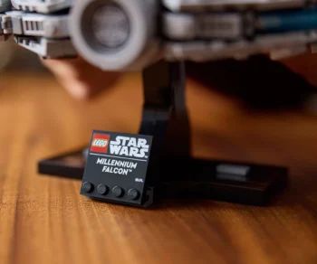 Детски комплект за игра конструктор LEGO® Star Wars™ 75375 – Хилядолетният сокол