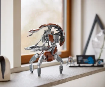 Детски комплект за игра LEGO® Star Wars™ 75381 – Дроидека