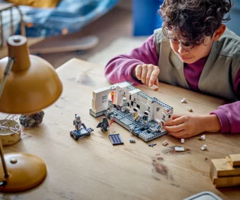 Детски комплект за игра конструктор LEGO® Star Wars™ 75387 – На борда на Тантив IV